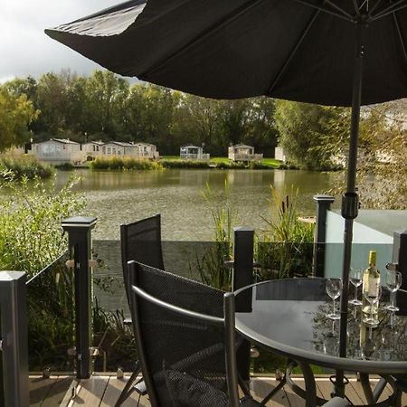 Mallard Lake South Cerney Luaran gambar